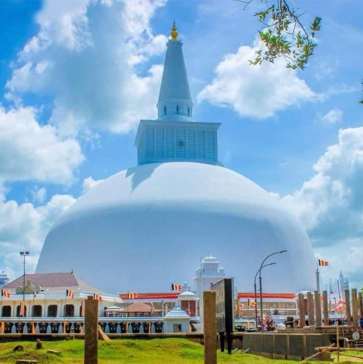 Antharaa Villa Anuradhapura Bagian luar foto